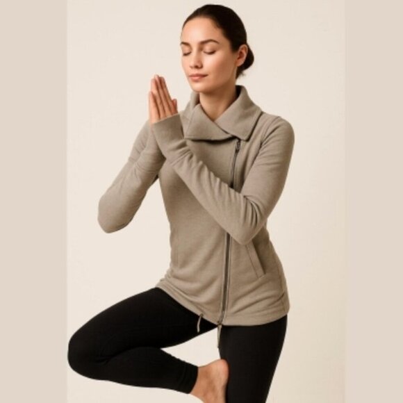 lululemon athletica Sweaters - Lululemon Gratitude Wrap